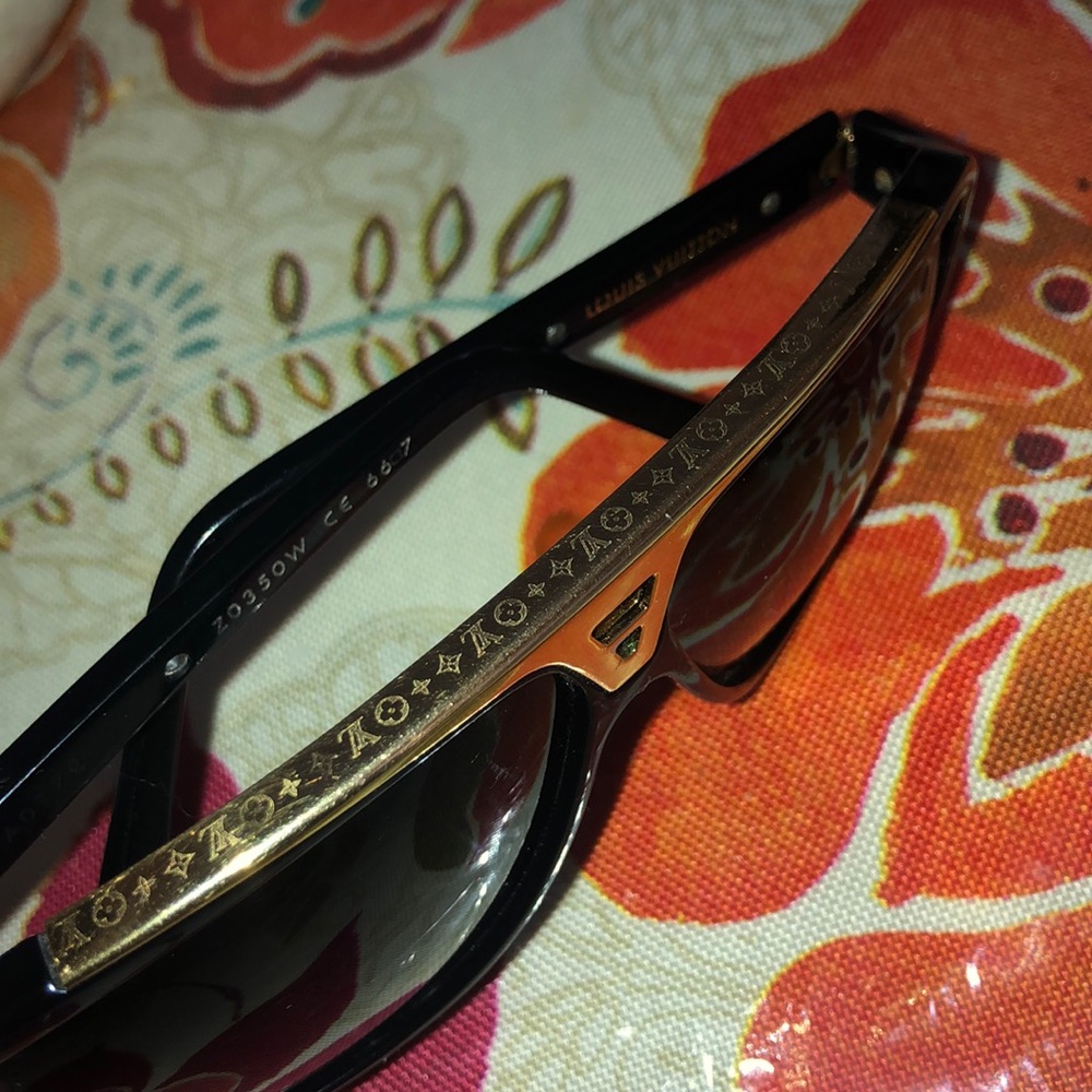 Louis Vuitton Sunglasses. - Picture 2 of 5